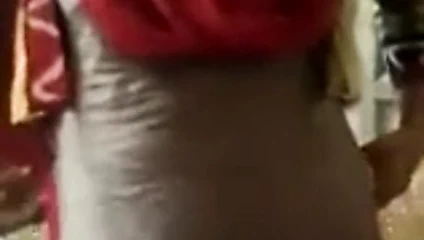 Karısı promosyon için patrona göğüsler gösteriyor