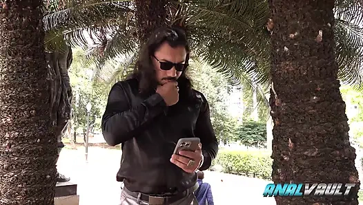 Jenifer lol her iki yarağı emiyor ve kocası götünü sert çifte penetrasyonlu sikiyor ve göğüsleri sıkı sıkı sıkı sikiliyor.