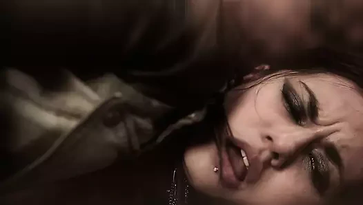 SEKSI KıZ AMCıK YALADıKTAN SONRA BÜYÜK BIR YARAĞA AMıNı SEKTIRIYOR