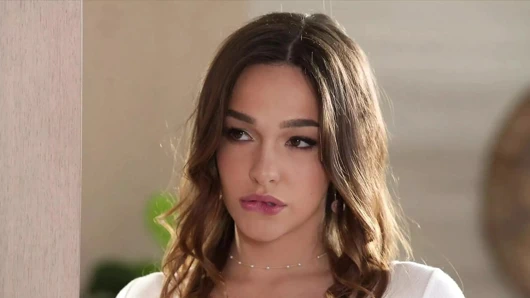 Slayed - doyumsuz ikili Octavia ve Rissa birbirlerini kucaklıyor