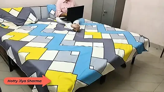 Ateşli büyük memeli üvey anne baba evde yokken üvey annesinin büyük yarağını istiyor