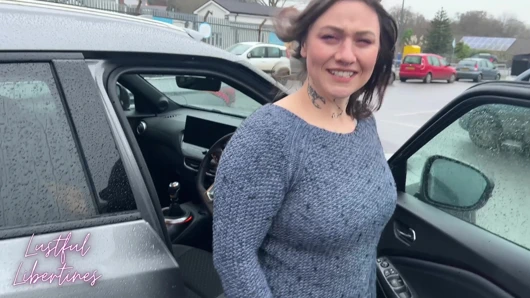 Creampie cheating hairy MILF wife as she takes her husbands phone call