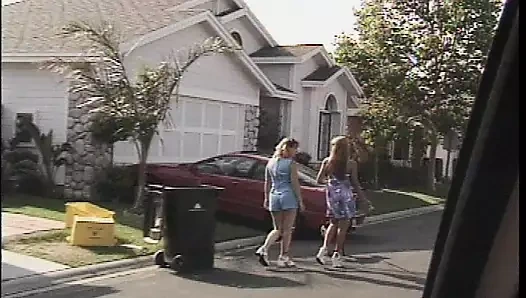 En iyi arkadaşlar ıslak deliklerinde şişman dildolar ile eğlenin