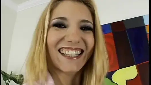 Randy сосущая член блондинка-шлюшка принимает хуй в ее мокрую пизду