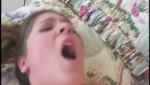 Adam at kuyruklu sevimli sarışınla sikişiyor