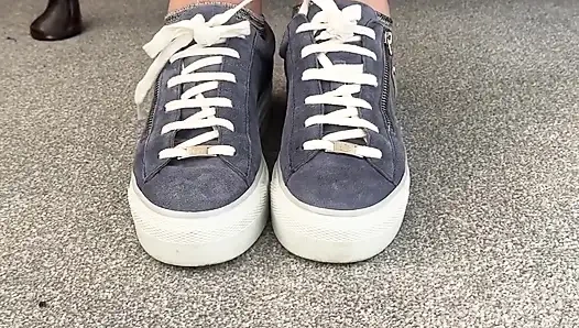 Ateşli terli ayak parmakları, benim için onları yalaman gerekiyor