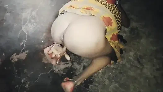 Bahu Ne Apni Gaand Dikhakar Sasur Ko Patane Ka Prayaash Kiya