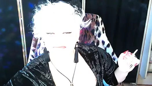 Baştan çıkarıcı olgun fahişe aimee hayranlarını tekrar çıldırtıyor ))