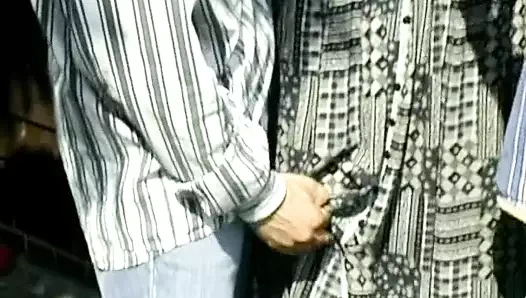 Yuvarlak memeli Alman bayan sikilip yumrukla sikilmeyi seviyor