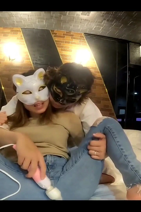 evli kadın elektrikli mastürbasyonörle çılgınca geliyor