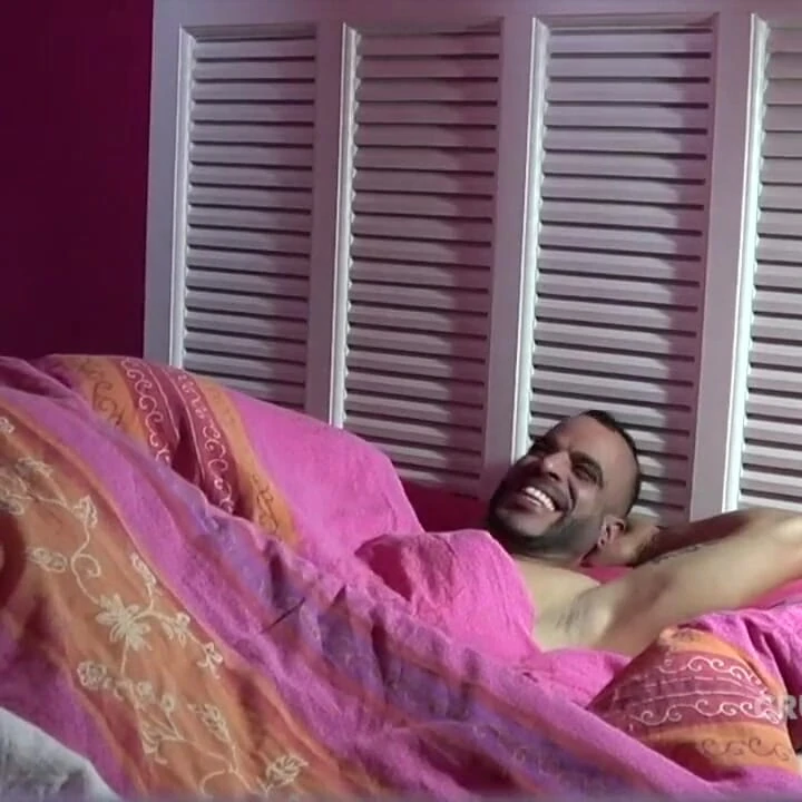 Dimitri seksi Arap tarafından prezervatifsiz sikiliyor