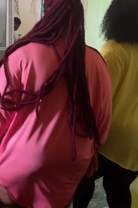 Fake jigolo partiden sonra iki olgun büyük götünü sikiyor
