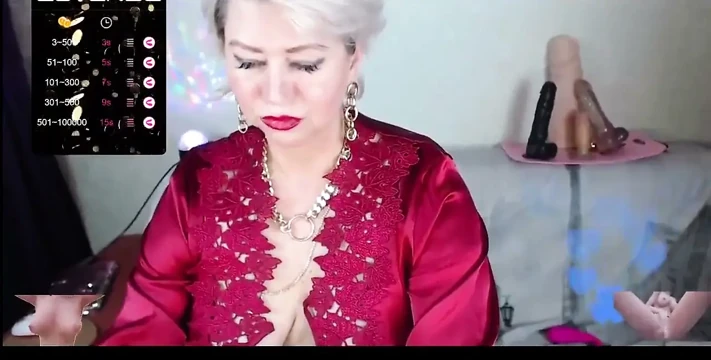 İri göğüslü seksi tombul orta yaşlı seksi kadın göğüsleri ve amcığıyla oynuyor.!. )) (aimee ateşli orta yaşlı seksi kadın, aka aimeeparadise).