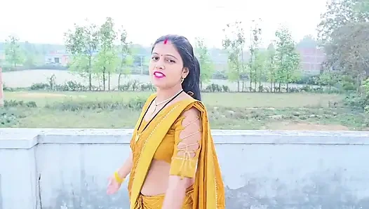 Hintli desi iki arkadaş bir erkekle sert sikişiyor