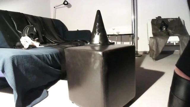 Garip İdik Klepperhexe Bessy, Fetiş Sanatı Linda Gumlin tarafından