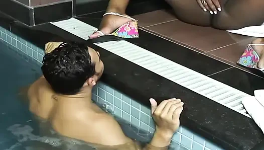 Şehvetli transeksüel yüksek sesle inliyor