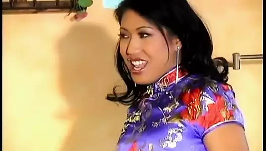 Oyuncuların sahne öncesi ve sonrası kamera arkası görüntüleri