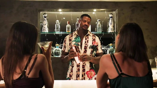 Orta yaşlı seksi kadın - yaramaz evli kadın Serenity ateşli malena ile büyük zenci paylaşıyor