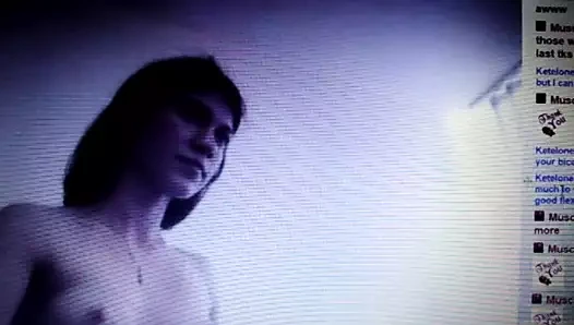 Hermoisa mujer espiandola 3n la web