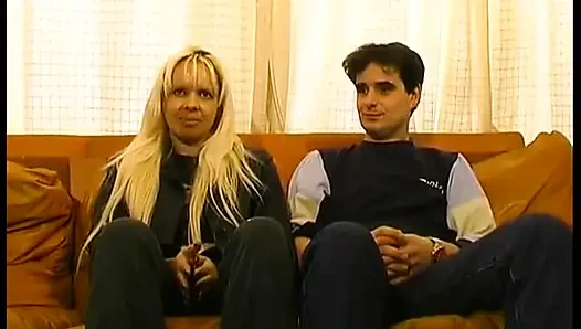 2 taraftar olan Marianne ve Stephen ilk oyuncu seçmelerinde tanıyacak