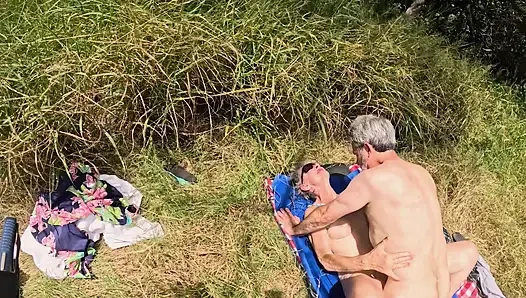 Hawaii'de plajda (veya yakınında) seks