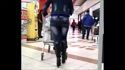 Yüksek topuklu milf..