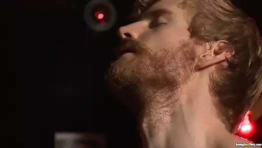 Phillip Aubrey ve Mike Dreyden sikişmek için dışarı çıkıyor