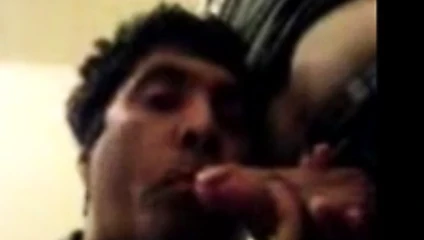 tomando leite