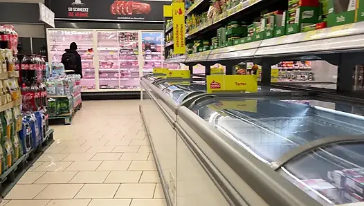 Süpermarkette aşırı riskli elle muamele üründe silinmiş bir döl:p!