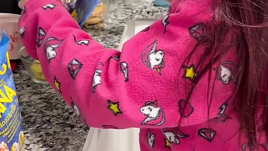 Senin aşağılanmış küçük penisin için büyük bir popo