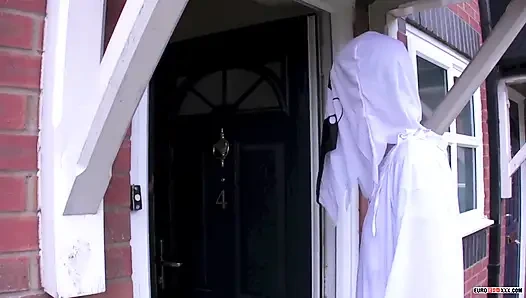 Candy'den çok daha fazlasını alıyor!