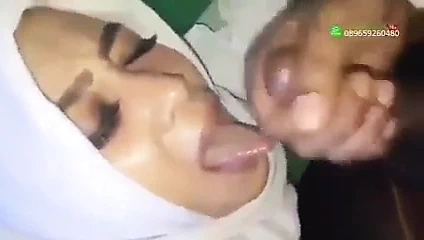 Musel Kopftuch Olle bekommt Gesichtsbesamung von Afro Pimmel