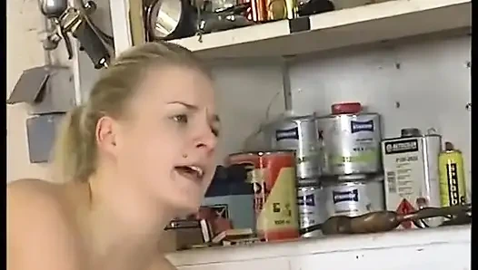 Her zaman atölyedeki güzel çalışanını becermek isterdi