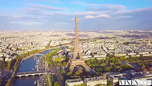 Vixen mükemmel güzellik kancaları tutkulu seks için sabırsızlanıyor