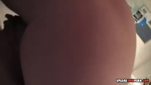 azgın sürtük yalıyor onu meme üzerinde kamera