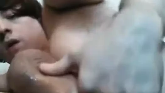 çocuk oynuyor onu kendini