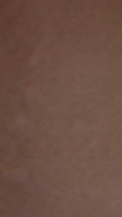 Hintli Bhabhi tüylü bacaklarını gösterip kendini tatmin ediyor | Bölüm 1