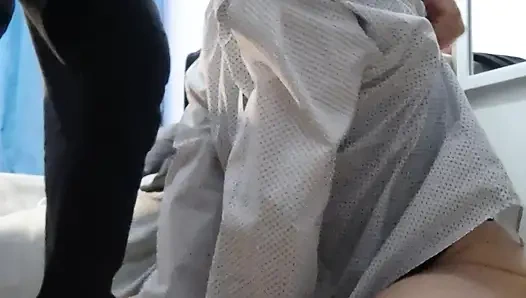 Orta yaşlı seksi kadın yaramaz olduğunda, efendi mutlu içinde.