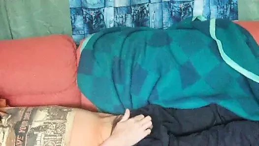 Unter der Decke onaniert - Spermasauerei