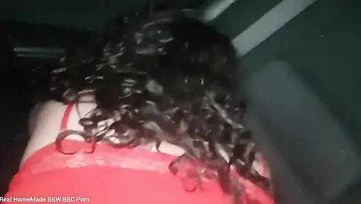 İngiliz iri güzel kadın sert ve arabamın derinliklerinde anal sikişiyor