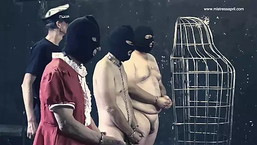 Dominatrix sahibe April - bölüm 2 - hapishanede tek kırbaçlı üç köle