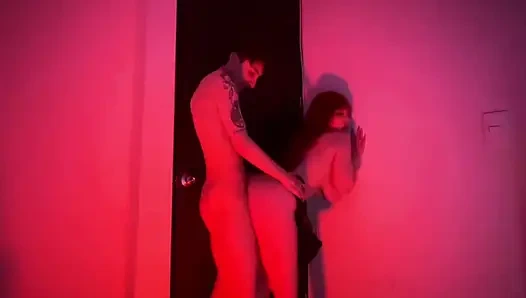 Kızıl Saçlı Partide Dans Eden Gece Kulübü'nün Banyosu'nda Benimle Sona Eriyor