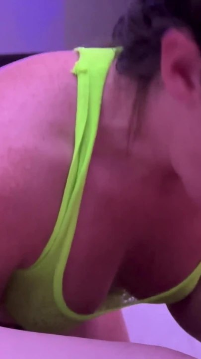 Ciasny tyłek dziarskie cycki Fit College Girl wykorzystywany