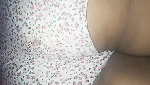 Üvey anne kıllısını görebilmem için bacaklarını açıyor