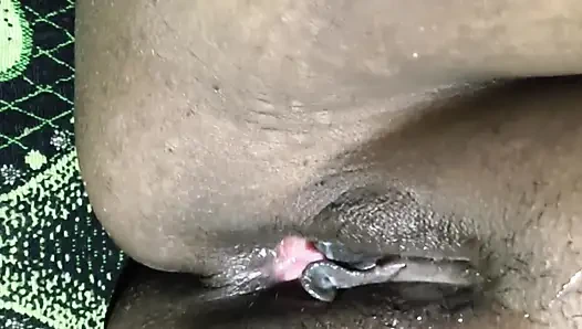 Water fell into the pussy when she put a finger in her pussy.