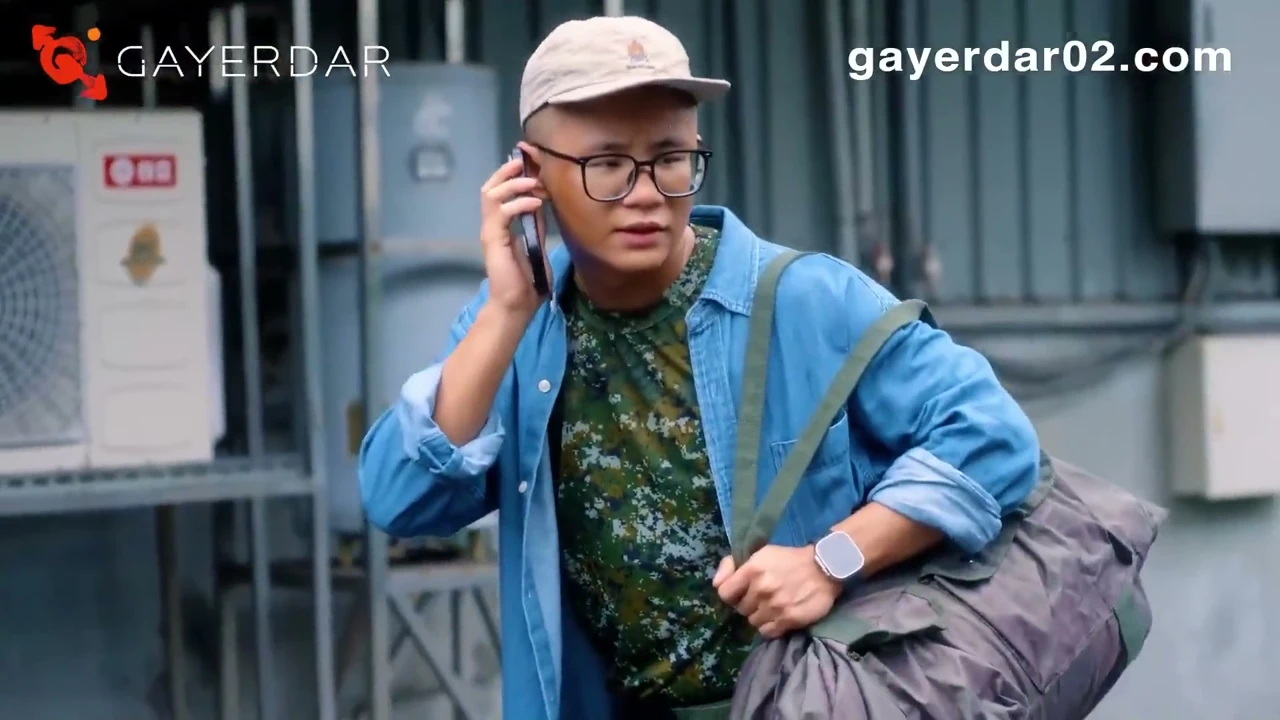 Soldado desertor follado por oficiales en porno gay militar