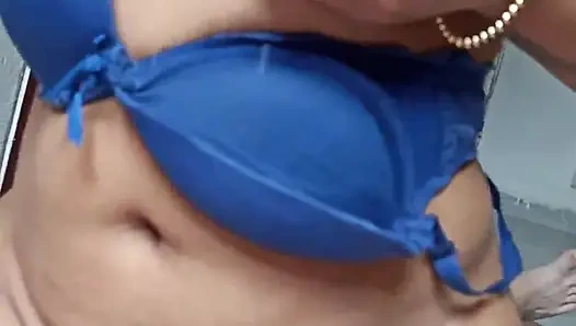 Üvey kız kardeşimle birlikteyken, sahip olduğu büyük göt yüzünden onu sikmek istiyorum, New York'lu