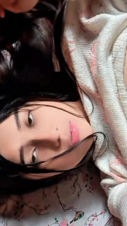 Porno oyuncusu Gomez mastürbasyon yapıyor | Klip 1