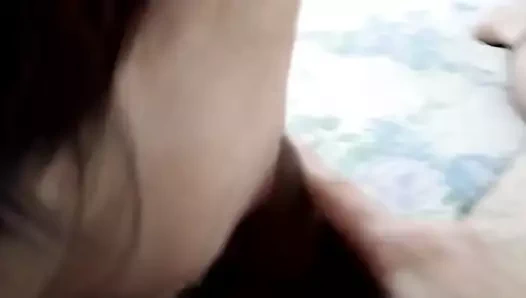 Lambda kahvaltısını iyi bir derin boğazla alıyor