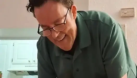 İri güzel hemşire Vicki bağlı ve ayağını gıdıklıyor bölüm 1